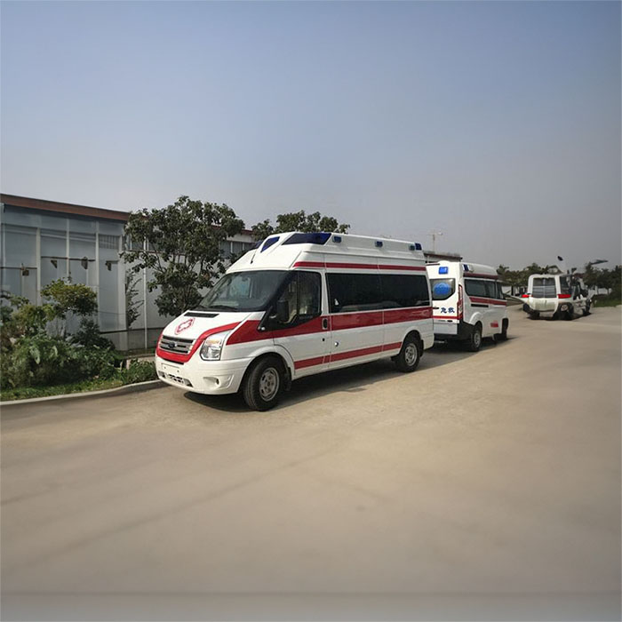 青大附院租私人急救车到河南鹤壁救护车出租 多少钱一辆