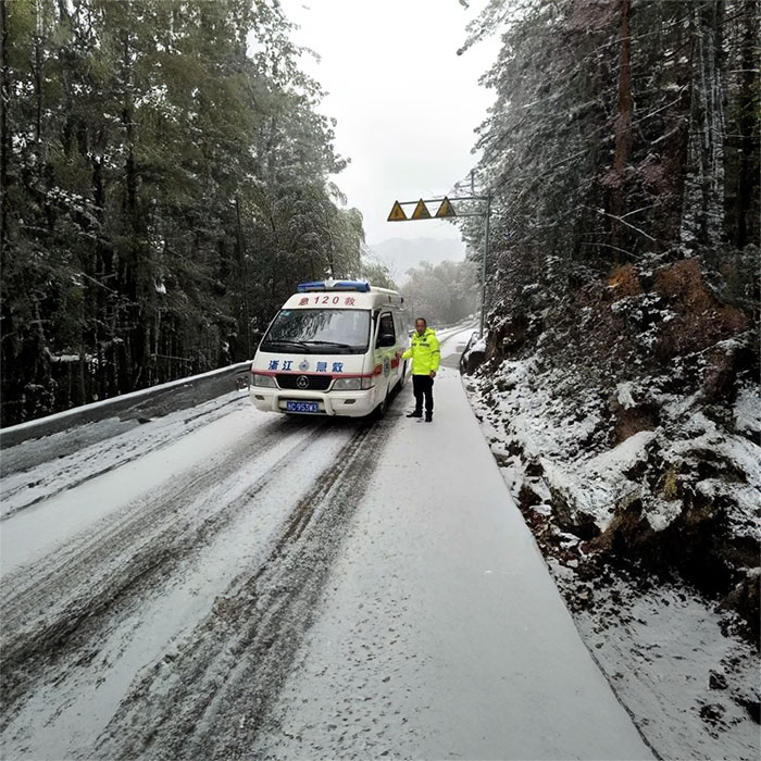 西宁大通博爱医院120私人救护车租赁到湖北宜昌私人救护车出租多少钱