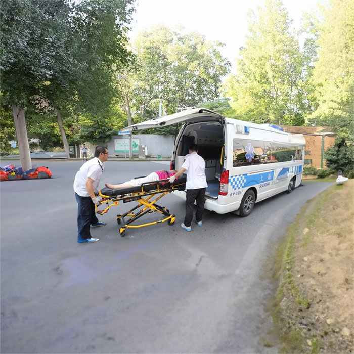 青海大学附属医院租赁私人救护车转运到广东茂名跨省救护车出租哪里实惠