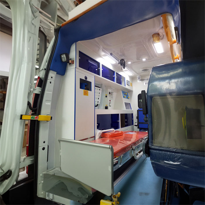 青海西宁红十字医院租私人救护车到海南五指山救护车出租长途转院多少钱