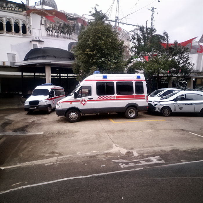 青海红十字医院青海省监狱管理局中心医院租救护车到浙江嘉兴医院救护车叫一次多少钱 出租