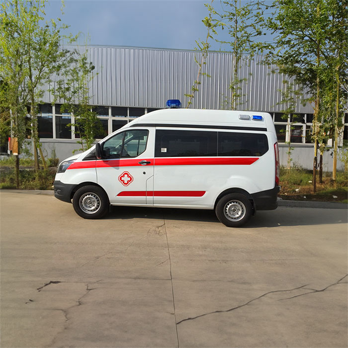 西宁市城东区国际村社区卫生院租用私人救护车护送到广东云浮叫一次救护车多少钱出租