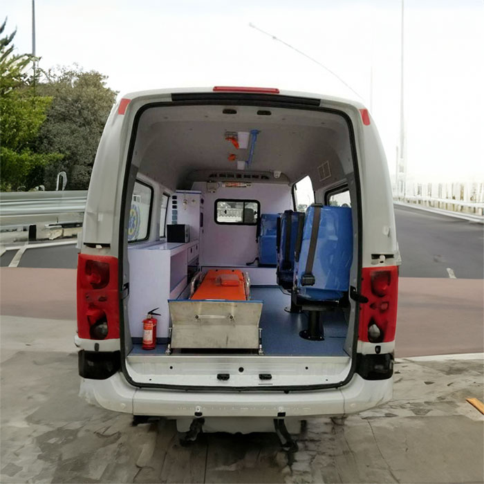 青大附院私人救护车出租到贵州六盘水救护车出租收费多少