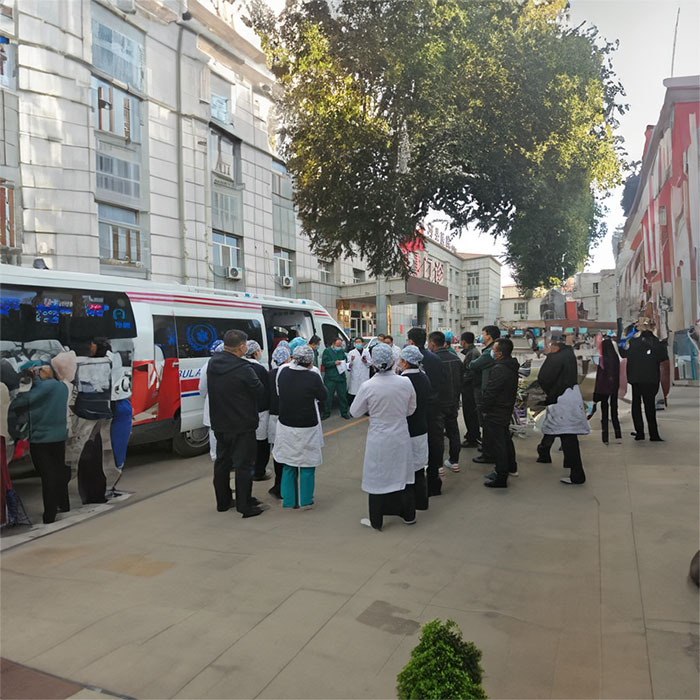 青海省妇女儿童医院预约私人救护车租赁到湖北潜江救护车出租哪个好