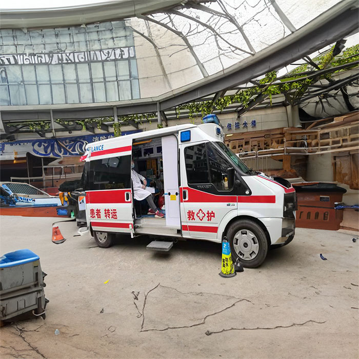 青大附院预约私人救护车租赁到广西柳州救护车出租转院多少钱