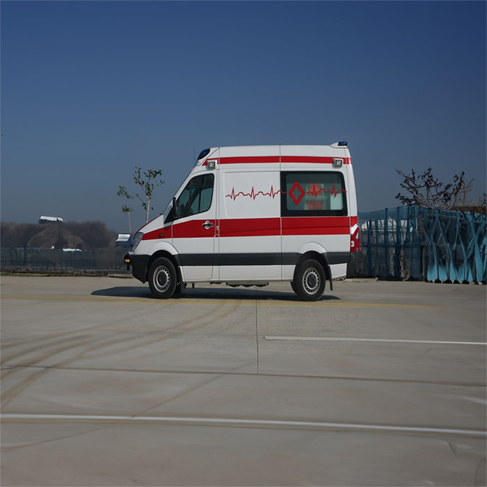 青海省西宁妇幼保健院预约私人救护车租赁到广东珠海救护车出租租赁费用是多少