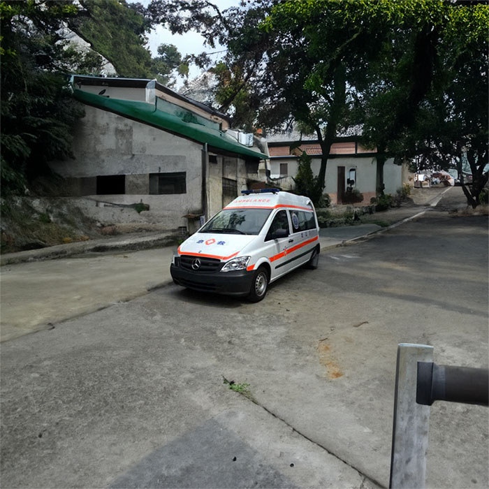 青海西宁东大肛肠医院租用私人救护车到甘肃酒泉长途救护车出租哪个好