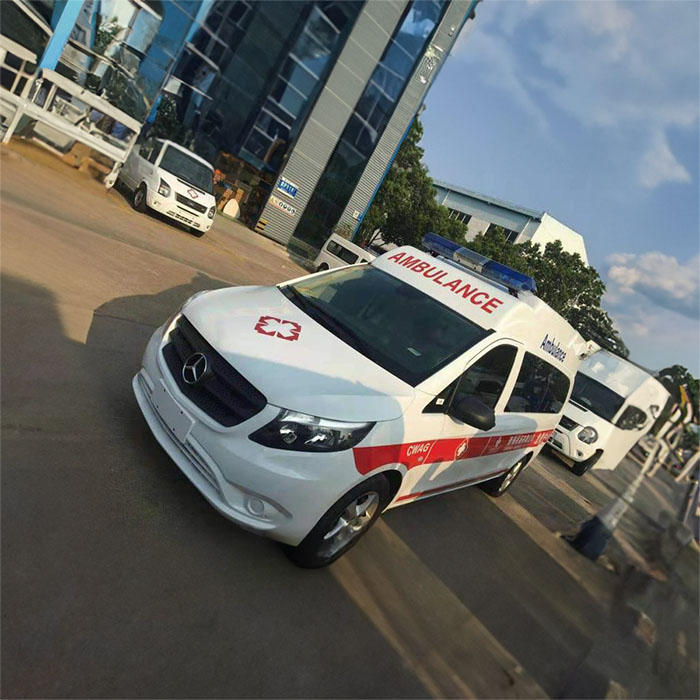 西宁现代妇产医院租私人救护车转院到新疆喀什哪里有长途救护车出租公司