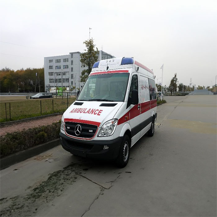 西宁市城西区万平门诊部租赁正规救护车到海西宁江黎族自治县120救护车出租费用是多少