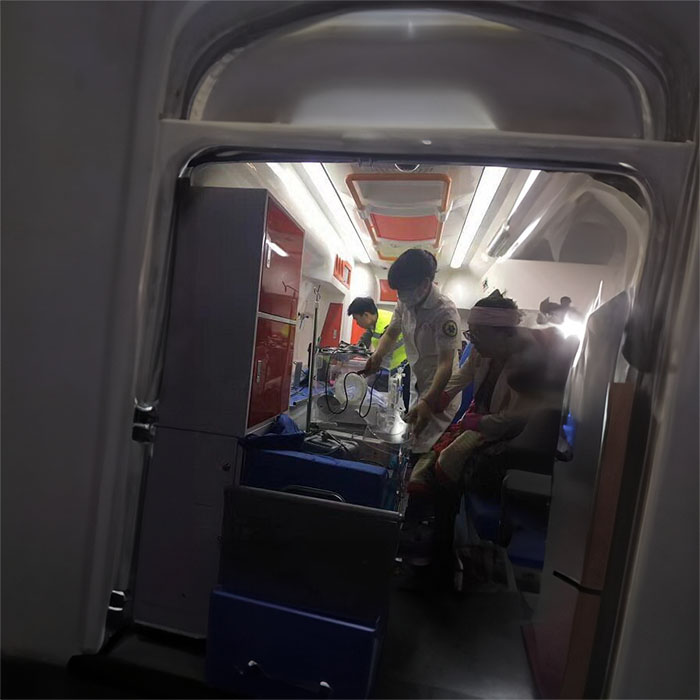 西宁市人民医院租私人救护车到山东德州救护车哪个便宜