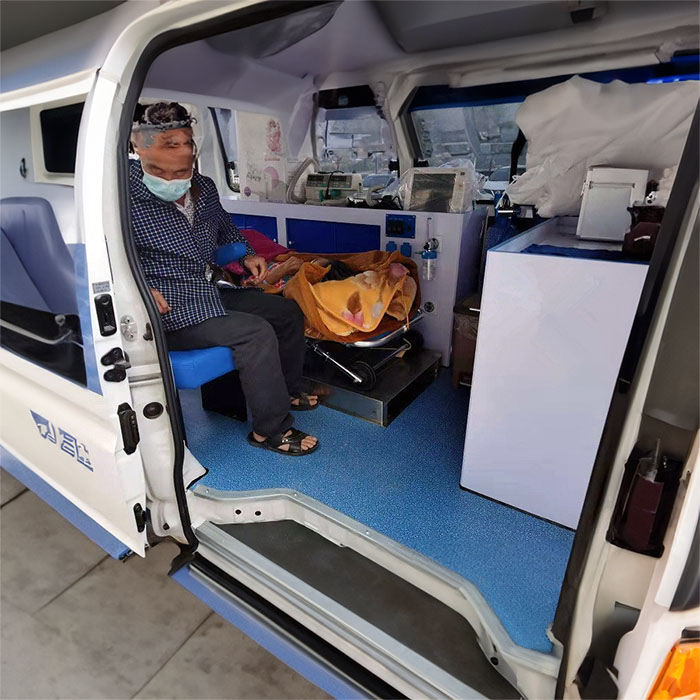 青海省第四人民医院（青海省传染病医院）租救护车护送到甘肃陇南叫一次救护车多少钱出租