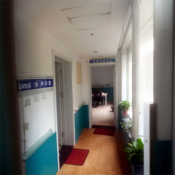 青海省第四人民医院（青海省传染病医院）租用私人救护车到云南曲靖医疗救护车出租多少钱