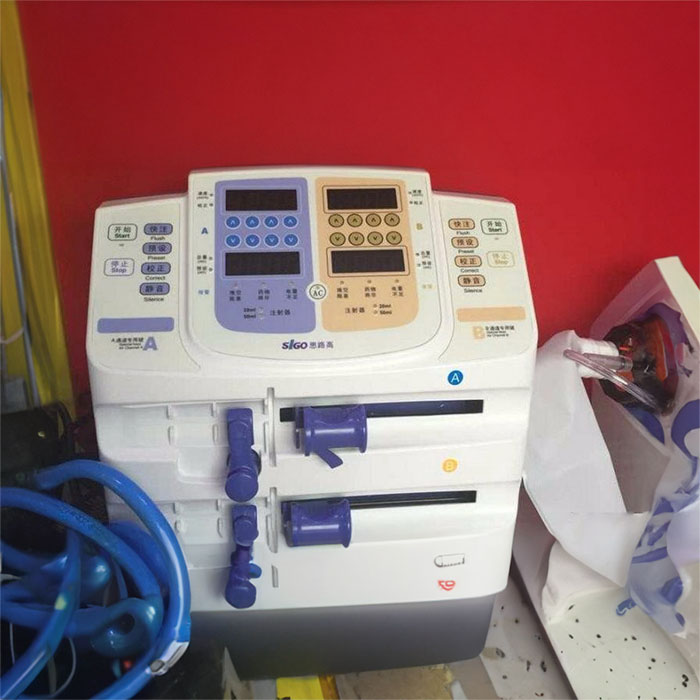 中共青海省委办公厅医疗室租赁私人救护车转运到新疆克拉玛依救护车出租要交多少钱