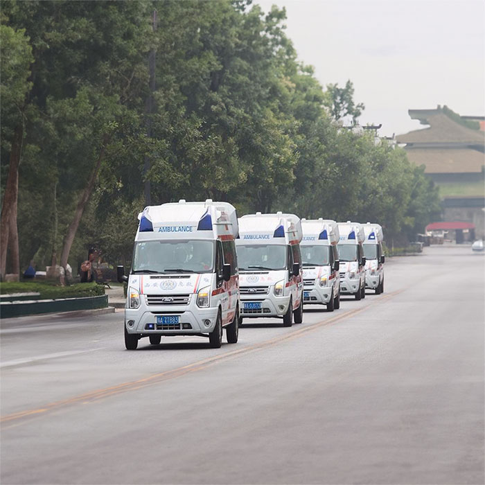 西宁仁爱妇科医院租用私人救护车到广西梧州救护车如何出租