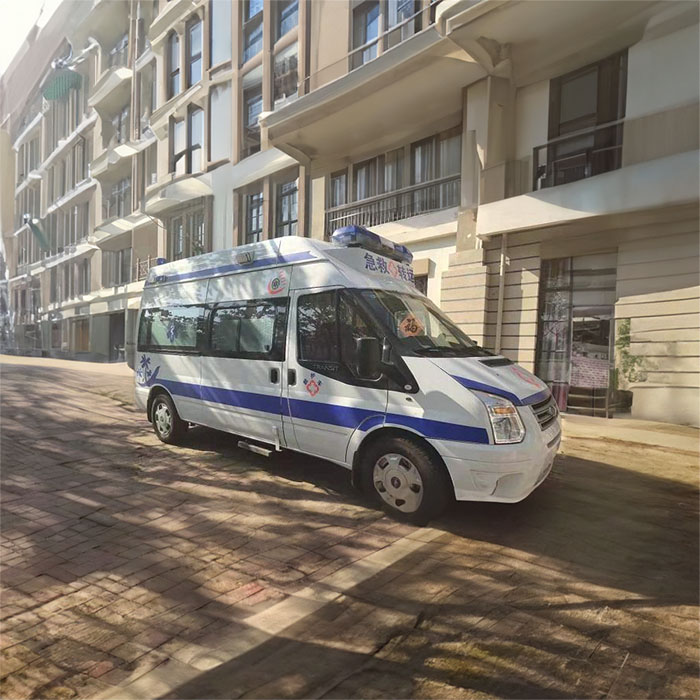 青海西宁兴华医院租赁私人救护车转运到浙江杭州救护车出租长途多少钱