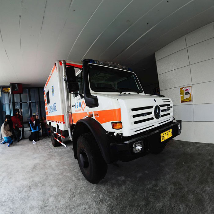 西宁市城中区仓门街社区卫生院租赁私人救护车到海南白沙黎族自治县救护车如何转运休克病人出租