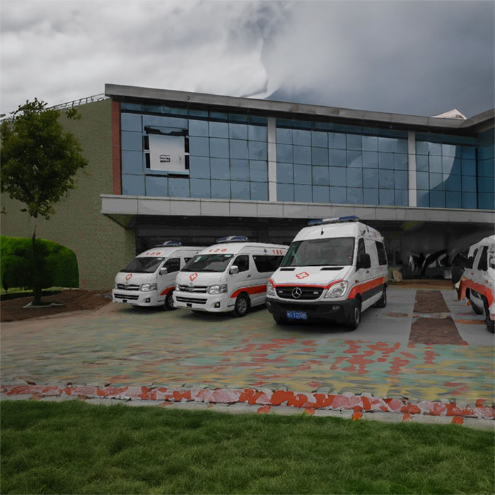 青海省心脑血管病专科医院租赁私人救护车转运到西藏日喀则转院救护车出租要多少钱