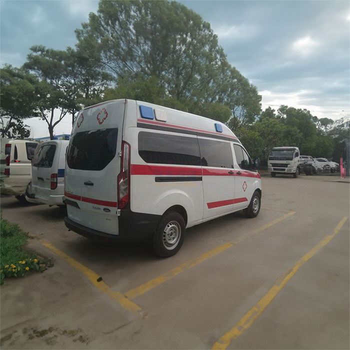 青海省西宁康复医院租用私人救护车到甘肃平凉救护车在哪里出租