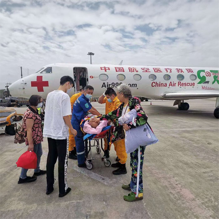 青海省中医院租用私人救护车到山东济南长途救护车出租哪里专业