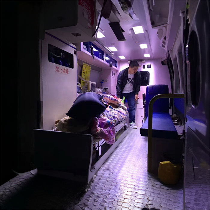 青海红十字医院青海省监狱管理局中心医院租赁私家救护车转院到内蒙古乌兰察布救护车出租 电话是多少