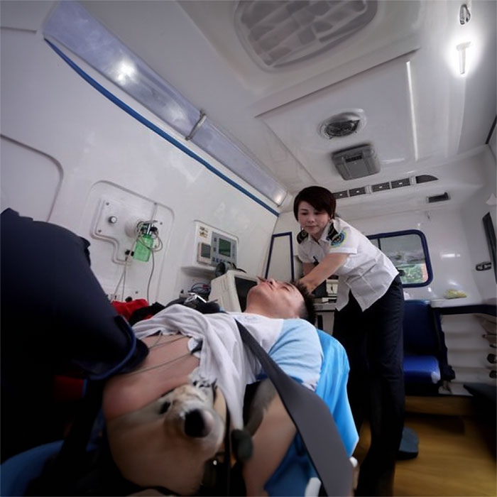 西宁恒生骨伤专科医院预约私人救护车转运到青海黄南出租救护车多少钱