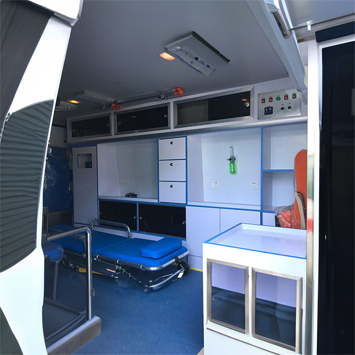 西宁博泰生殖健康医院租120私人急救车到新疆石河子救护车出租租赁费用是多少