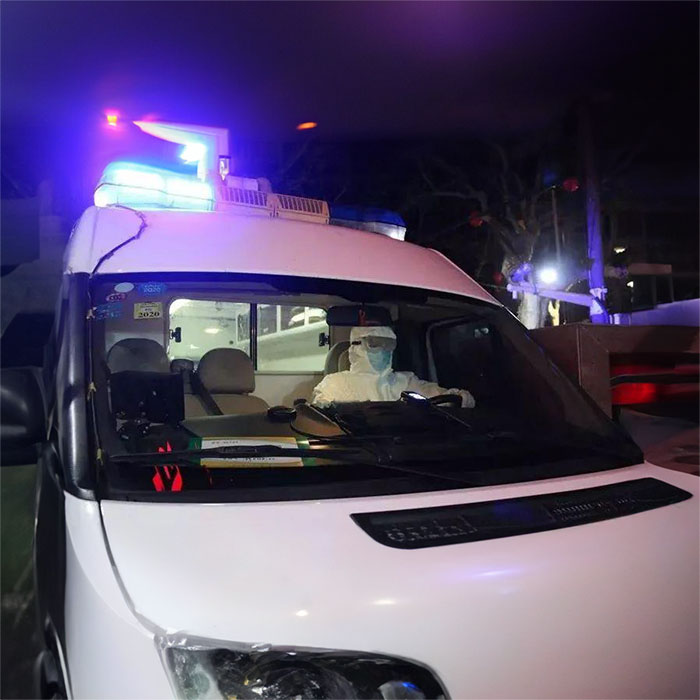 青大附院租赁私家救护车到西藏林芝救护车出租价格大概多少钱一公里