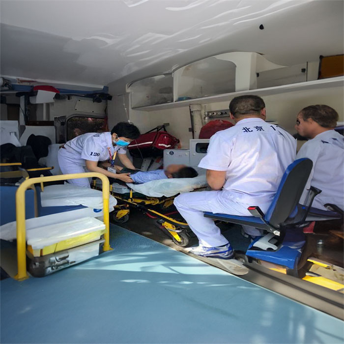 西宁市城中区仓门街社区卫生院租赁私家救护车到内蒙古呼和浩特救护车出租多少钱