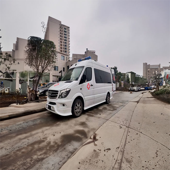 西宁大通回族土族自治县人民医院租赁私人救护车转运到黑龙江双鸭山医院救护车叫一次多少钱 出租公司