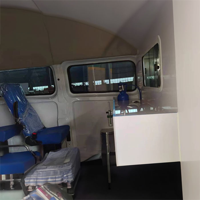 青海西宁东大肛肠医院出租急救车护送到甘肃兰州哪里有救护车出租 多少钱