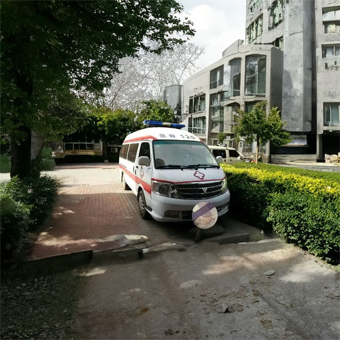 西宁青北皮肤病医院租私家救护车转院到湖北十堰私人救护车出租一般多少钱