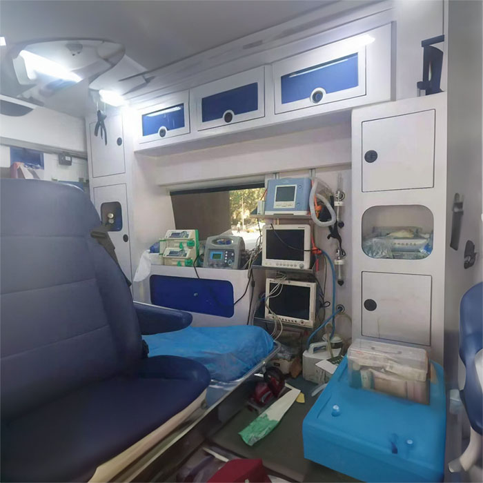 青海省西宁交通医院租救护车护送到广东汕头救护车出租收费多少