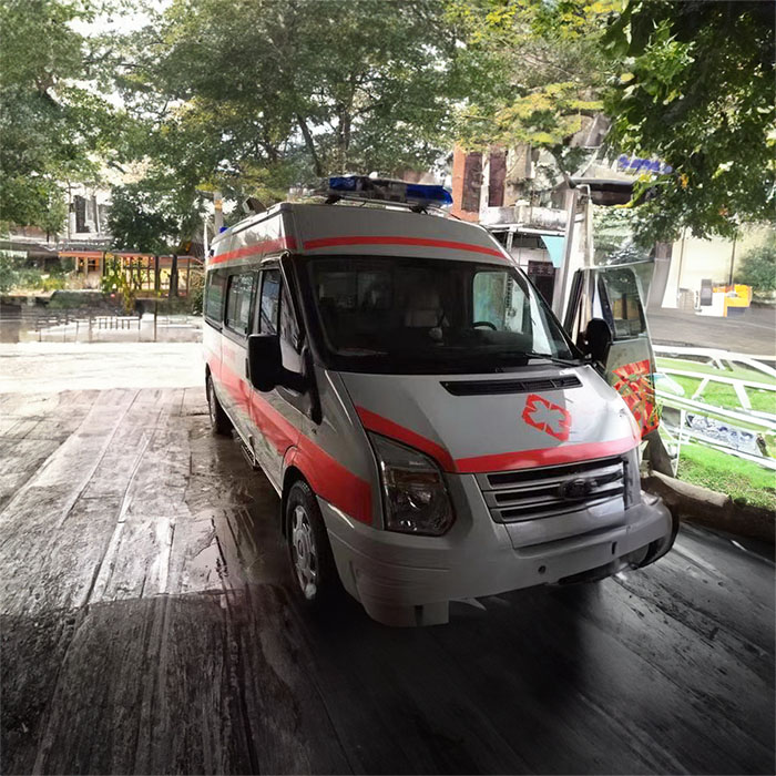 西宁市城中区人民街社区卫生院租用私人救护车护送到广西防城港长途救护车出租有哪些公司