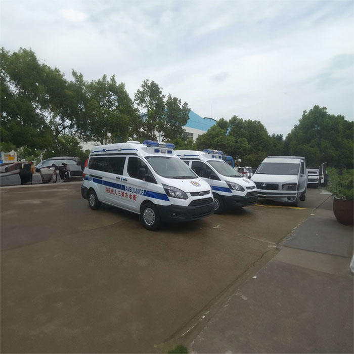 青海大学附属医院预约私人救护车租赁到海南琼海救护车出租一般多少钱一辆