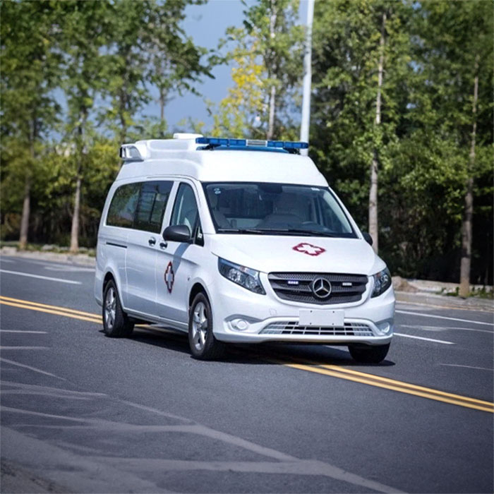 青海西宁红十字医院出租急救车护送到江西鹰潭哪里120救护车出租