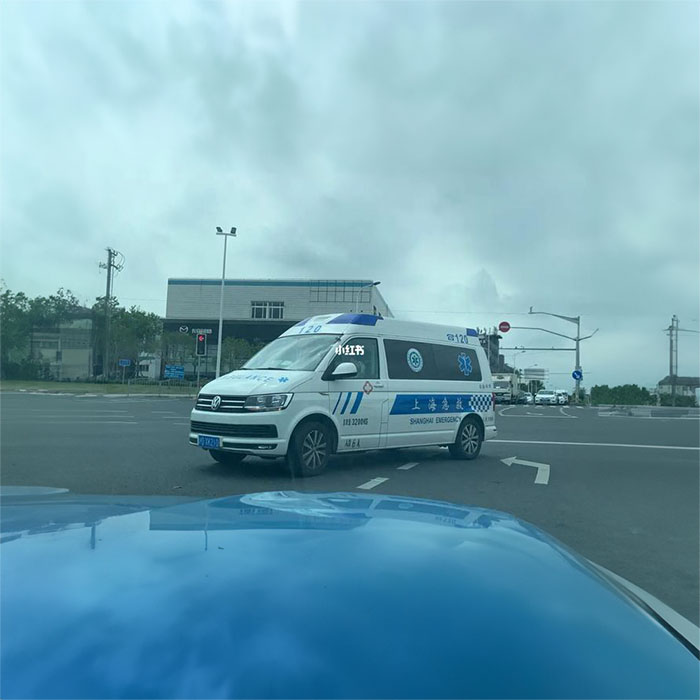 青海西宁第三人民医院租私家救护车转院到山东烟台长途救护车出租哪个品牌好