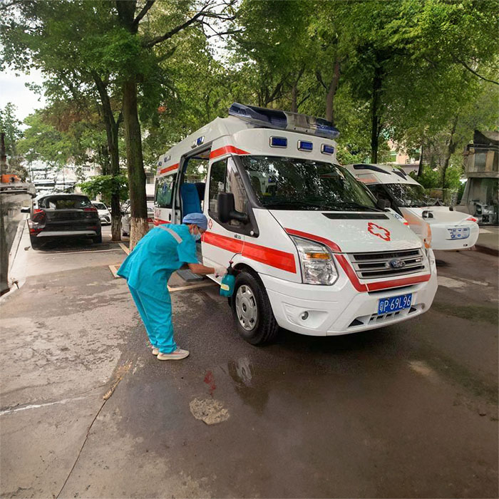 青海大学附属医院租赁私家救护车转院到河北承德急救救护车出租费用多少