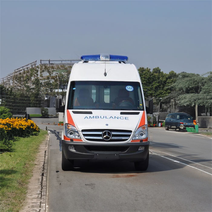 青海省人民医院租私人救护车到云南丽江救护车出租需要多少钱