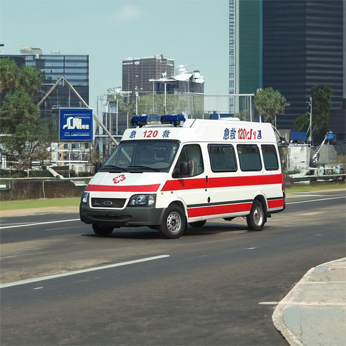 西宁湟源县人民医院租赁正规救护车到新疆可克达拉救护车出租公司费用多少