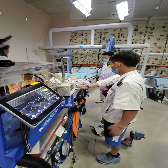 青海省西宁传染病专科医院租120私人急救车到河南平顶山救护车出租一般多少钱租赁