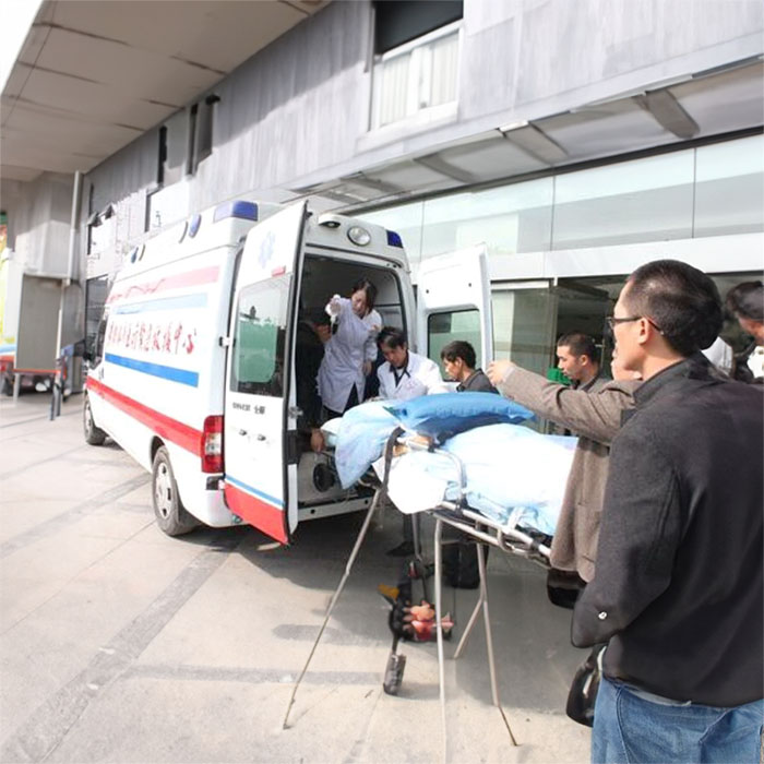 青海省妇女儿童医院租赁私人救护车转运到广东韶关哪里能出租救护车